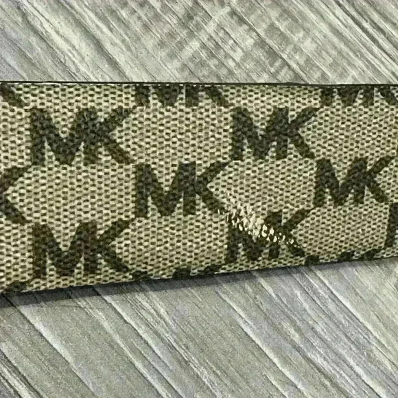 Michael Kors Vanilla/Brown Signature Reversible Gold Chain Logo Belt GUC READ - Picture 8 of 11